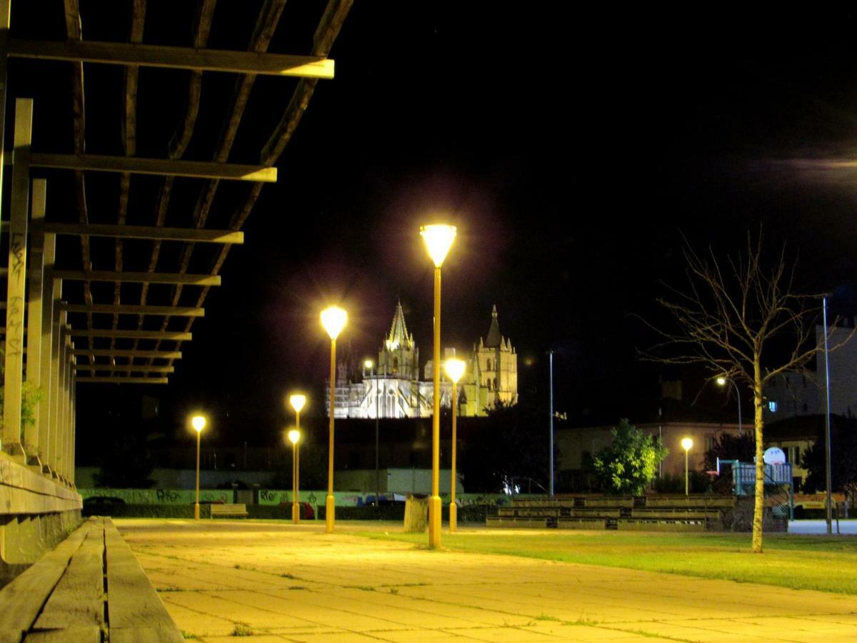 レオンWww Parques De La Catedral Travel Com Parking Privado Gratisアパートメント エクステリア 写真